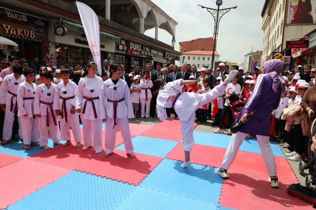 Ağrı’da 19 Mayıs coşkuyla kutlandı