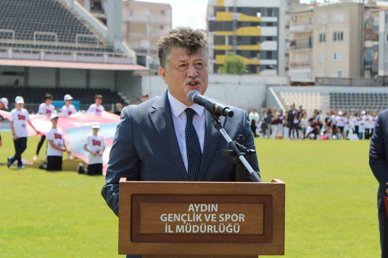 Gençlerin gösterileri ayakta alkışlandı