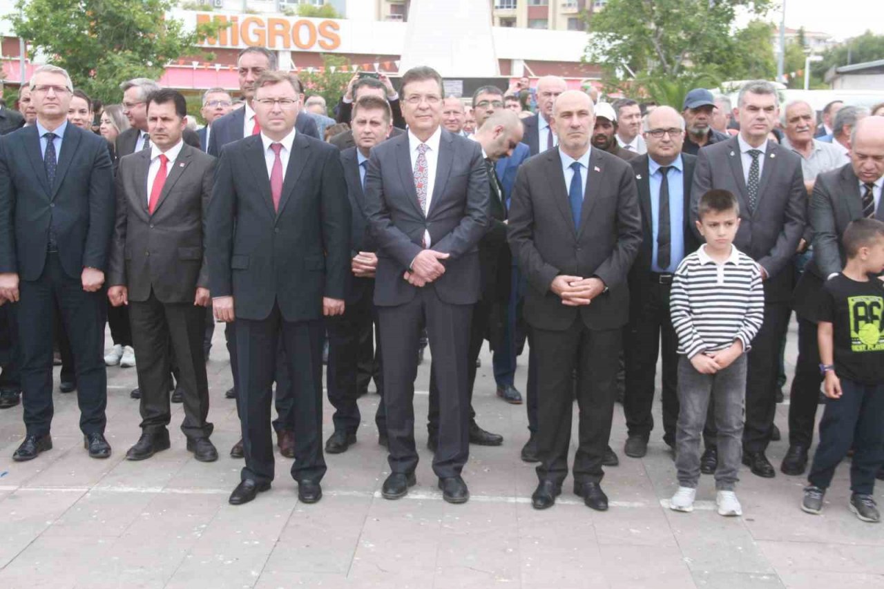 19 Mayıs Atatürk’ü Anma, Gençlik ve Spor Bayramı Edremit’te kutlandı