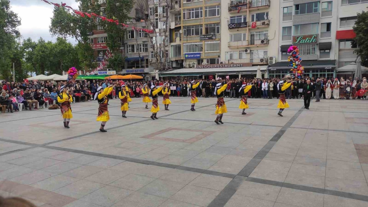 Bandırma’da 19 Mayıs coşkuyla kutlandı