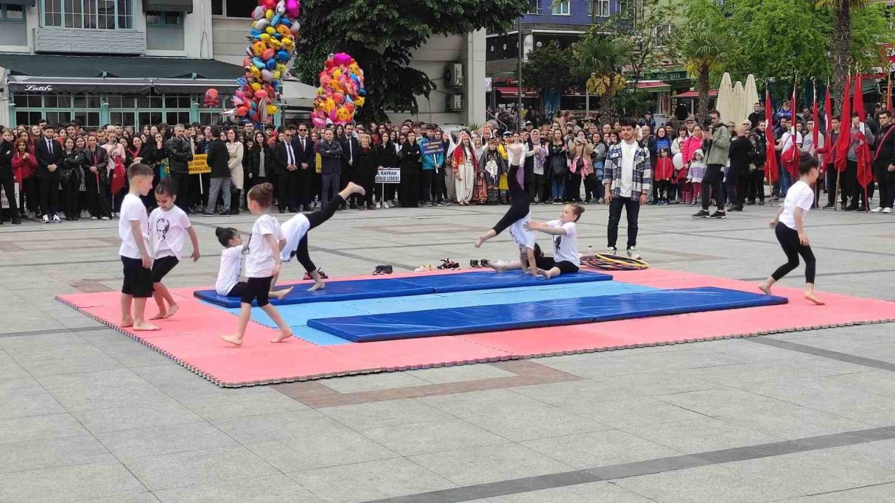 Bandırma’da 19 Mayıs coşkuyla kutlandı