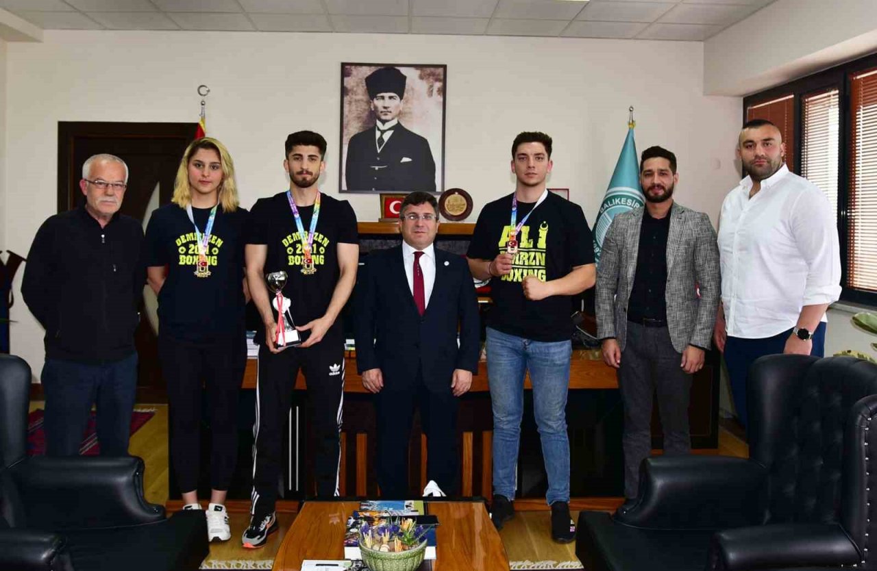 BAÜN Rektörü Oğurlu, Şampiyon Boksörlerle buluştu