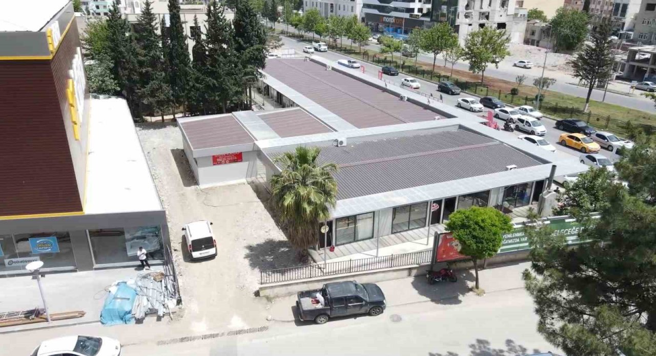 Bakan Kurum: ”Deprem bölgesinin normalleşmesi için esnafımızın ayağa kalkması şarttı, geçici barınma alanlarıyla eş zamanlı geçici iş yerlerini de hayata geçirdik”