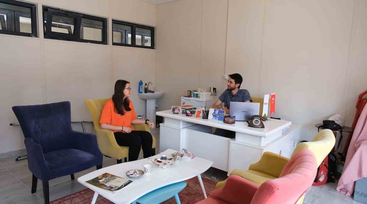 Bakan Kurum: ”Deprem bölgesinin normalleşmesi için esnafımızın ayağa kalkması şarttı, geçici barınma alanlarıyla eş zamanlı geçici iş yerlerini de hayata geçirdik”