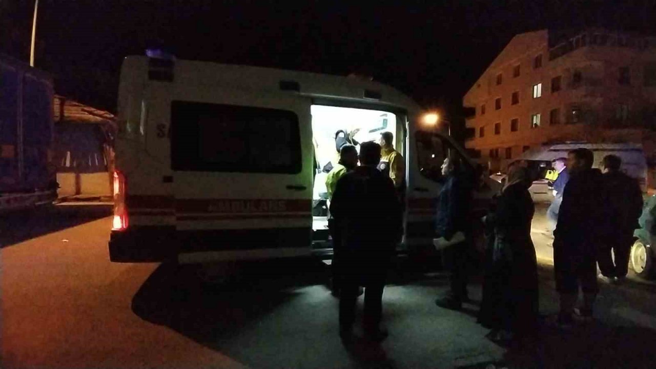 Çorum’da iki otomobil çarpıştı: 3 yaralı