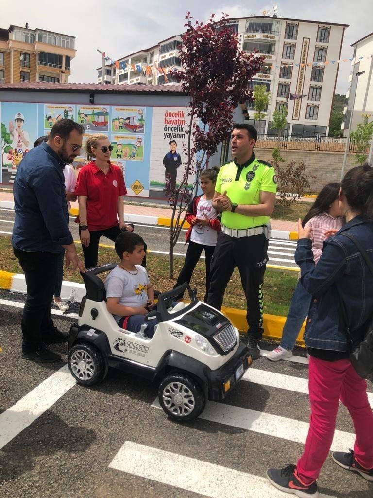 Elazığ’da öğrencilere trafik eğitimi verildi