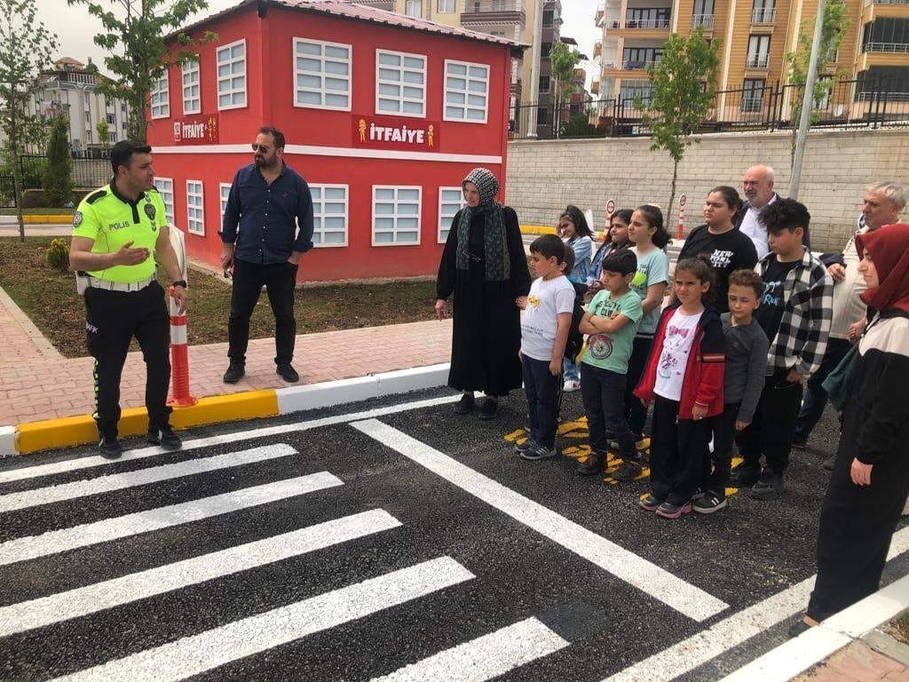 Elazığ’da öğrencilere trafik eğitimi verildi