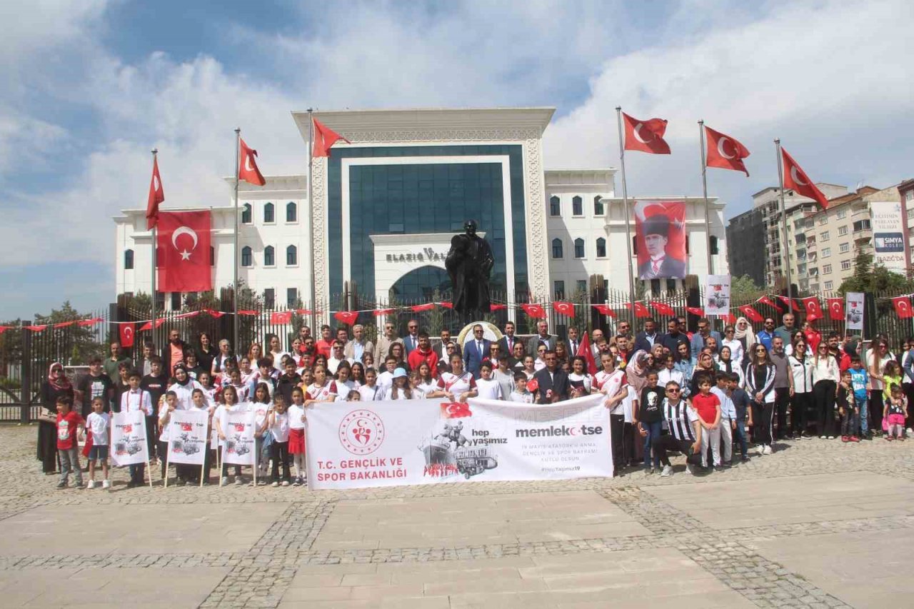 19 Mayıs kutlamaları çelenk sunma töreni ile başladı