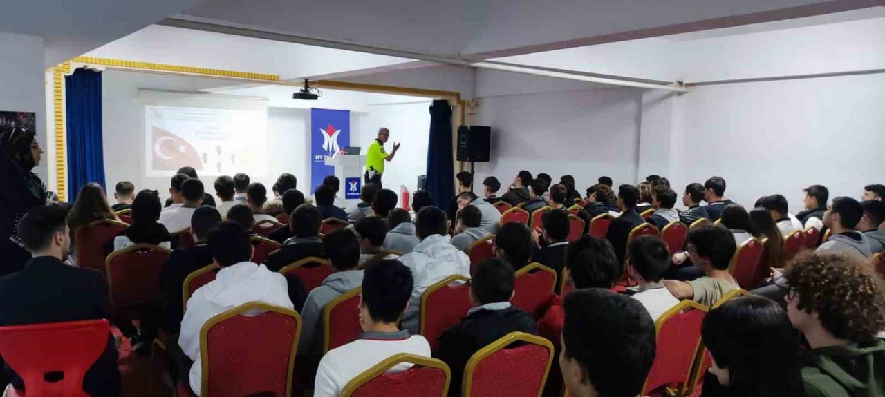 Eskişehir’de 315 öğrenci ve öğretmene trafik kuralları eğitimi verildi