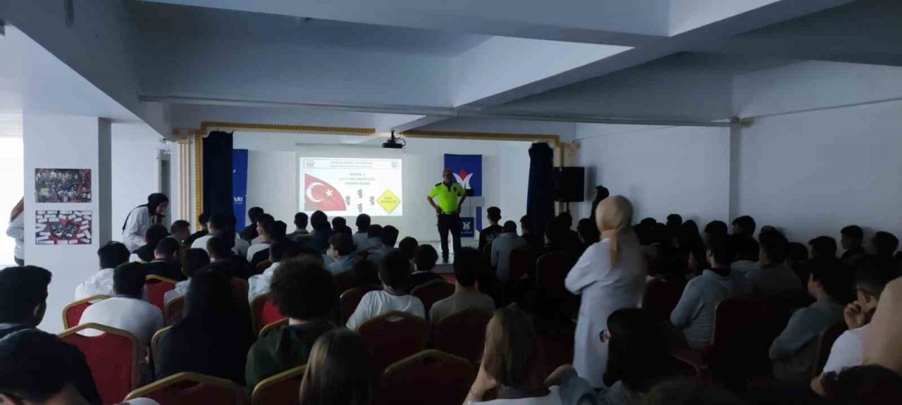 Eskişehir’de 315 öğrenci ve öğretmene trafik kuralları eğitimi verildi
