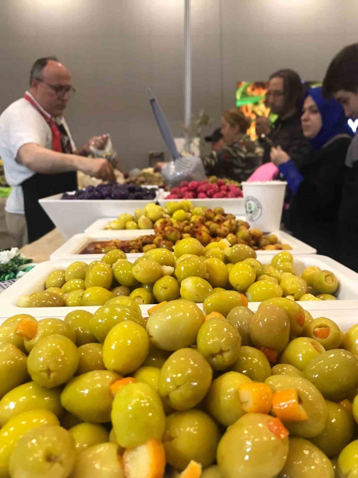 İstanbul Peynir ve Zeytin Fuarı ziyaretçilerini ağırlamaya devam ediyor