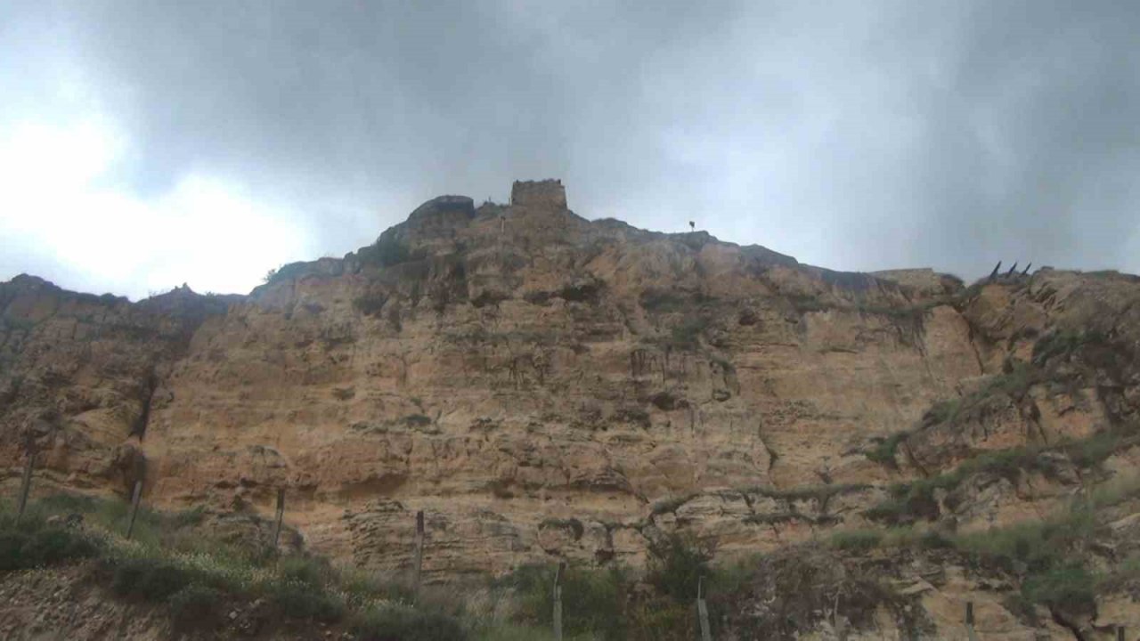 Tarihi kalede feci ölüm