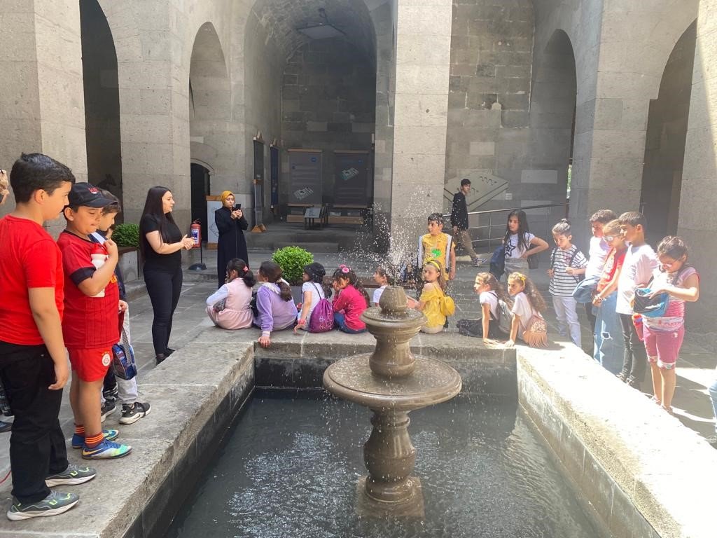 Büyükşehir müzelerine ziyaretçi akını