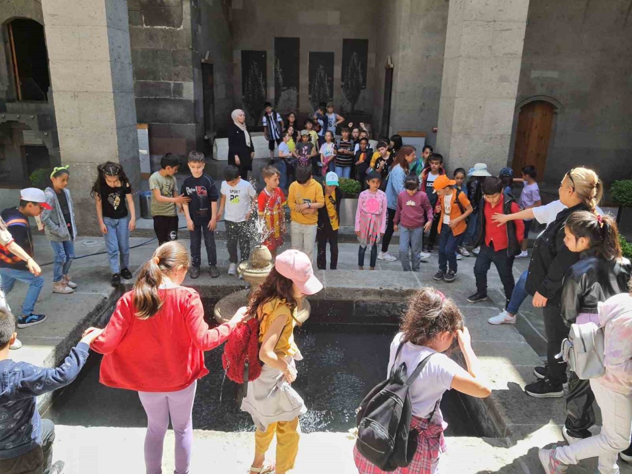 Büyükşehir müzelerine ziyaretçi akını