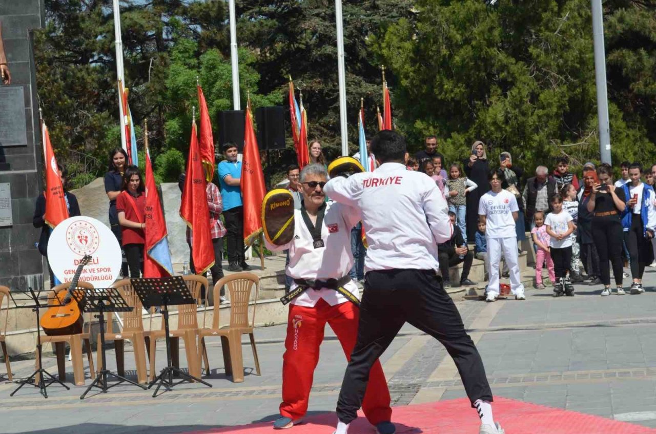 Develi’de 19 Mayıs kutlamaları renkli görüntülere sahne oldu