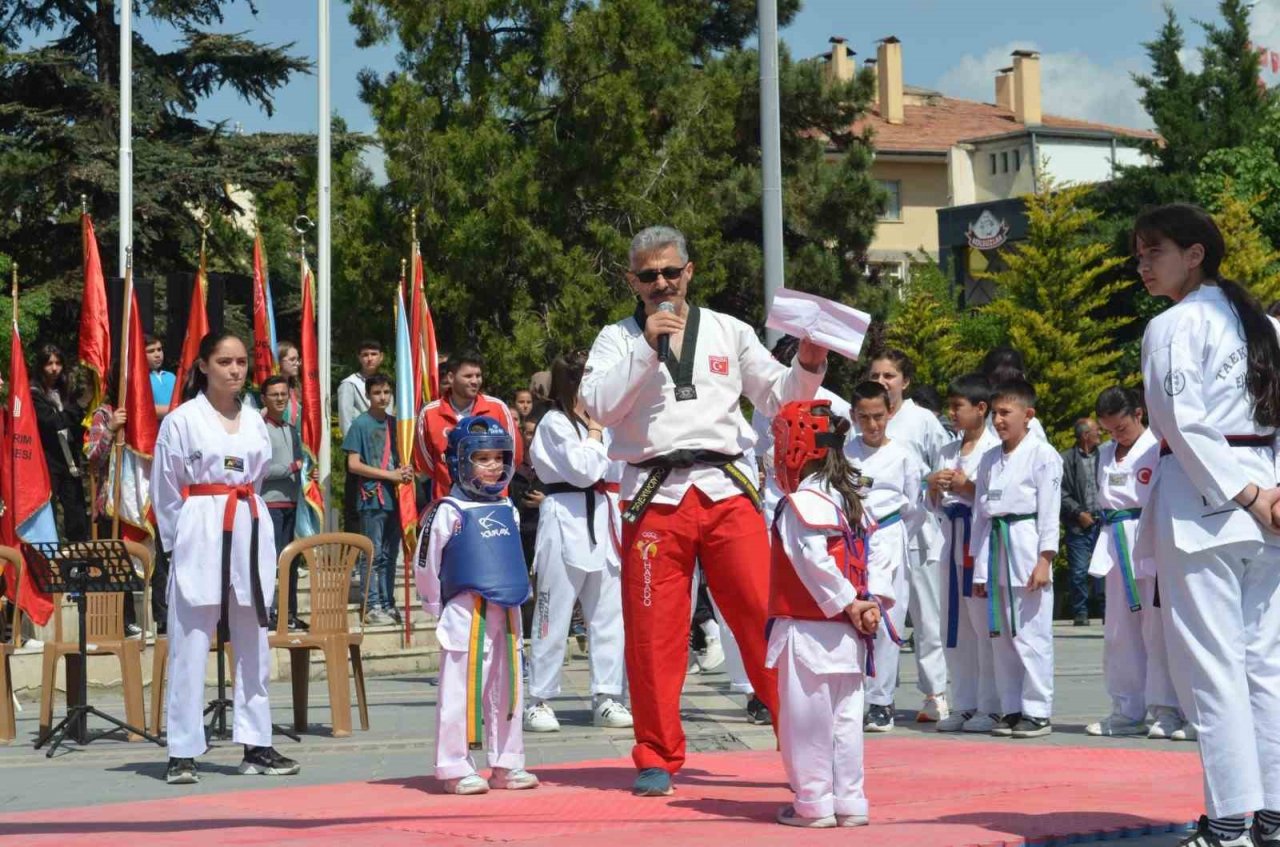 Develi’de 19 Mayıs kutlamaları renkli görüntülere sahne oldu