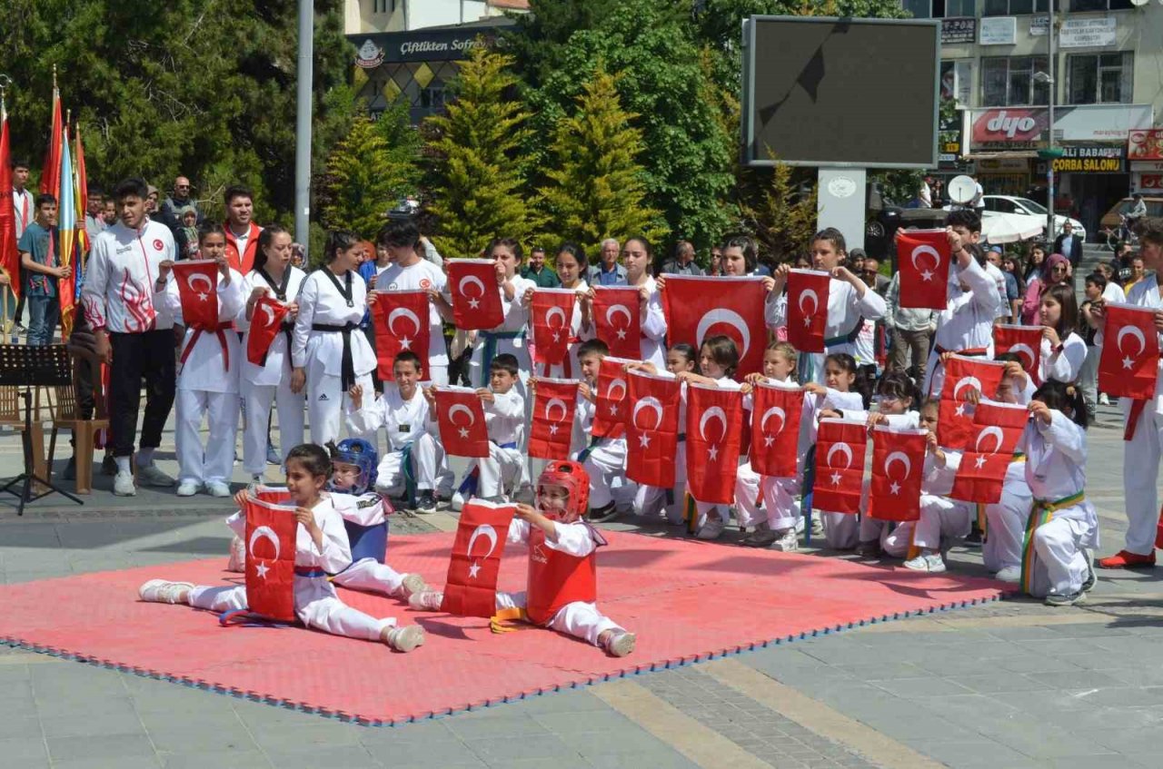 Develi’de 19 Mayıs kutlamaları renkli görüntülere sahne oldu