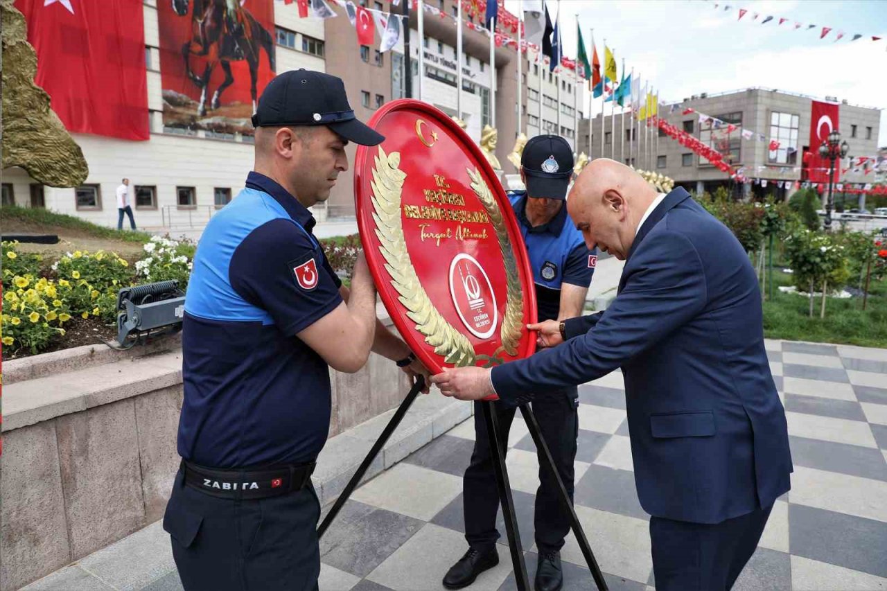 Keçiören Belediye Başkan Altınok Atatürk’ü andı ve gençleri tebrik etti