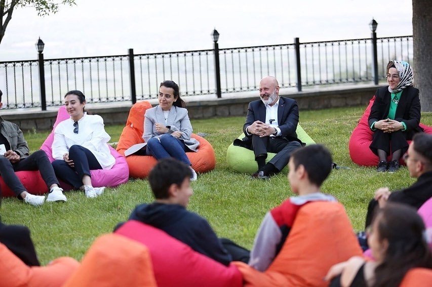 Başkan Çolakbayrakdar; “Gençlerimiz, dünyada ses getirecek çalışmalara imza atacak”