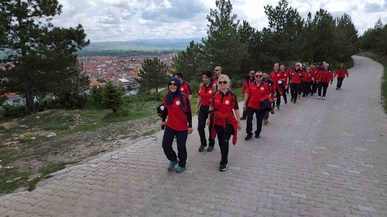 Kütahya MEB-AKUB ekibinden doğa yürüyüşü