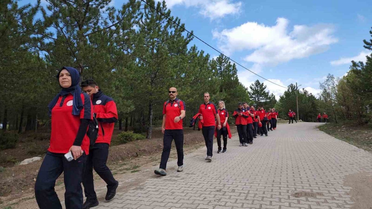 Kütahya MEB-AKUB ekibinden doğa yürüyüşü