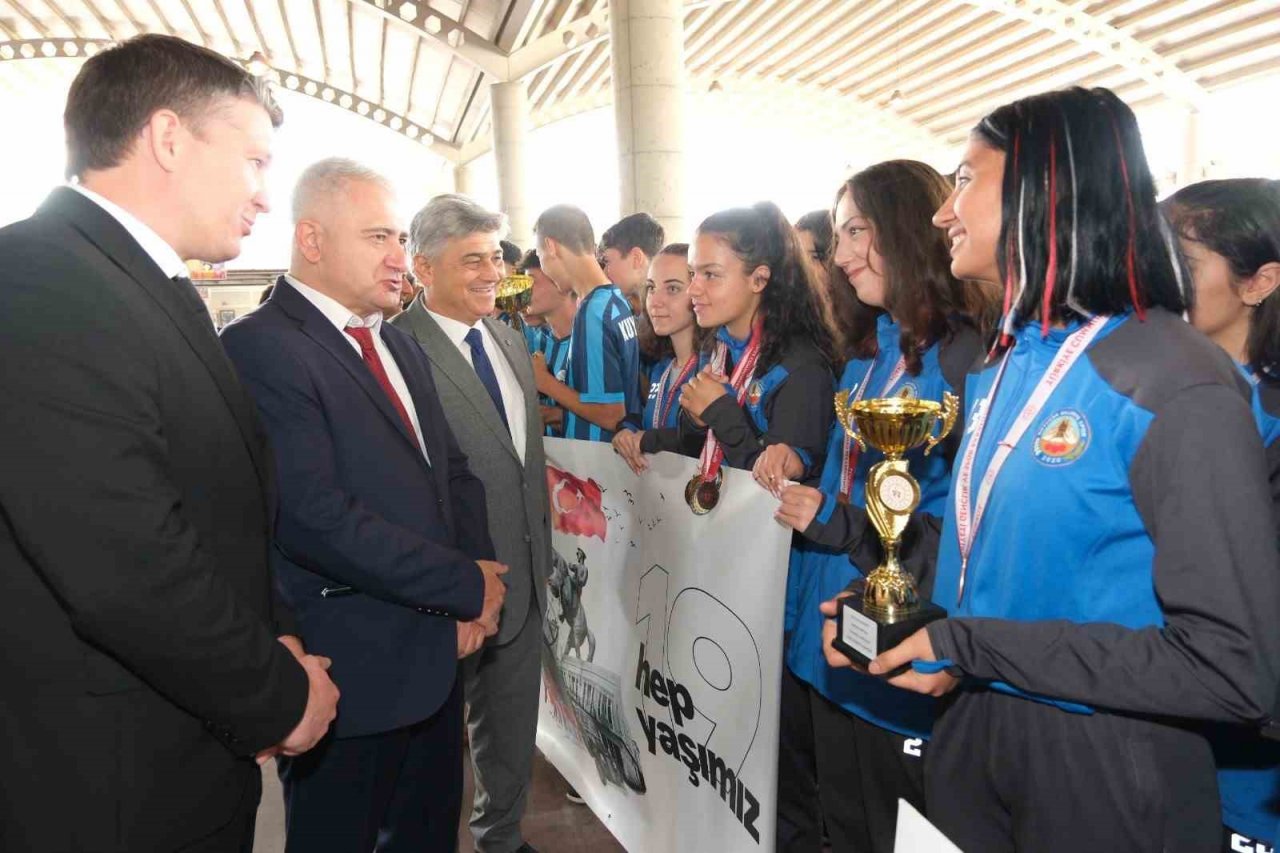 Kuyucak’ta 19 Mayıs törenleri yapıldı