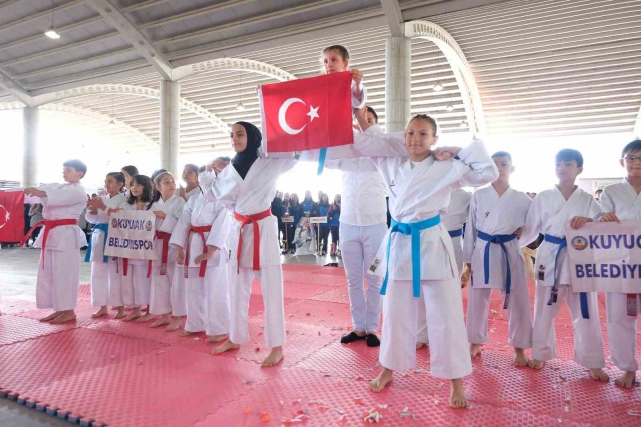 Kuyucak’ta 19 Mayıs törenleri yapıldı