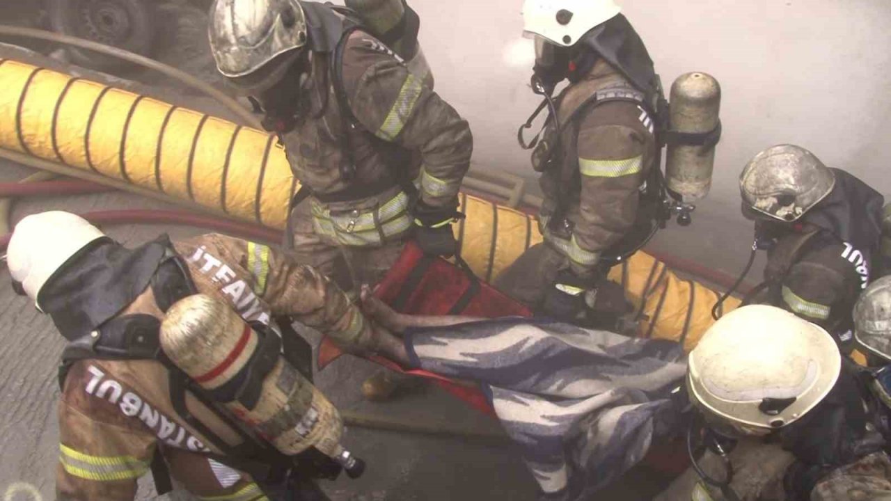 Maltepe’de oto tamircisinde çıkan yangında mahsur kalan 1 kişi ağır yaralandı