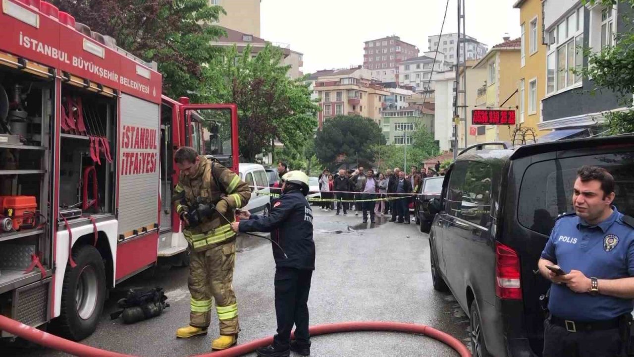 Maltepe’de oto tamircisinde çıkan yangında mahsur kalan 1 kişi ağır yaralandı