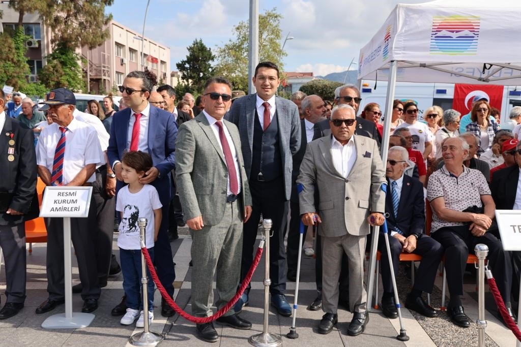 Marmaris’te 19 Mayıs kutlamaları çelenk sunma töreni ile başladı