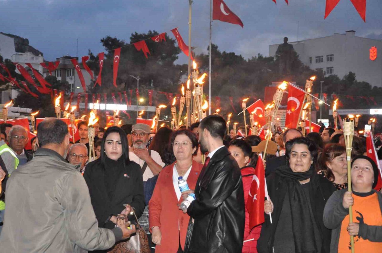 Menteşe’de 19 Mayıs coşkusu gece de sürdü