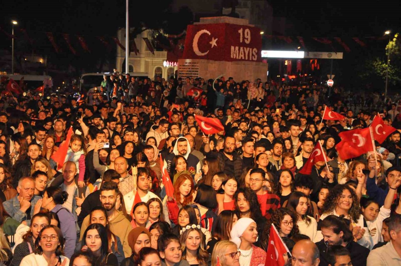 Menteşe’de 19 Mayıs coşkusu gece de sürdü