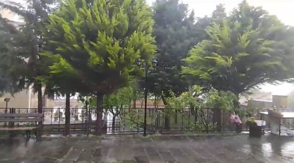 Kastamonu’da sağanak yağış ve fırtına etkili oldu