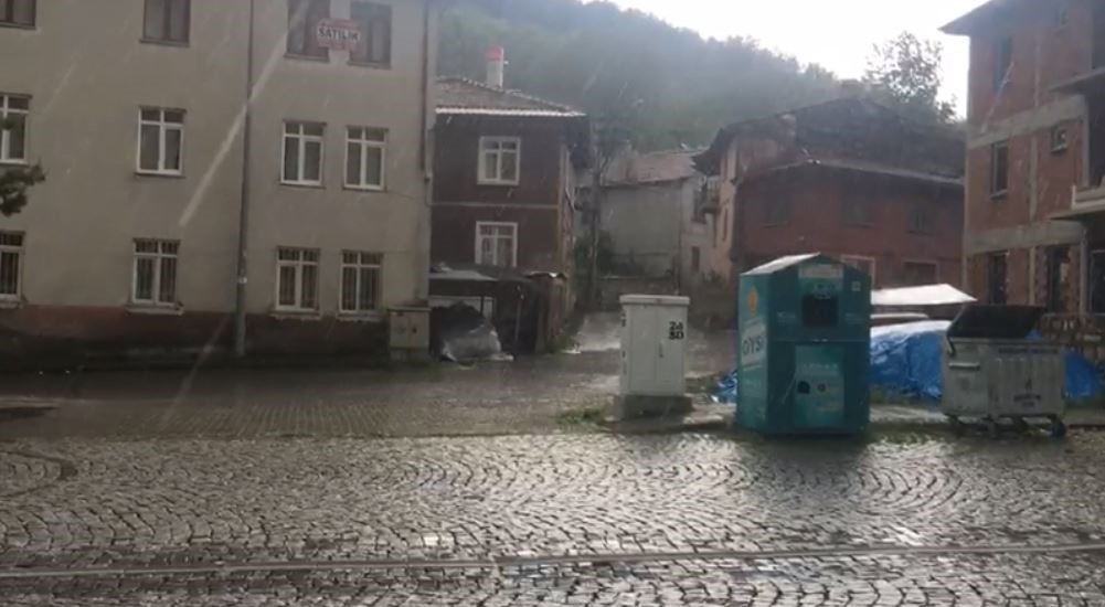 Kastamonu’da sağanak yağış ve fırtına etkili oldu