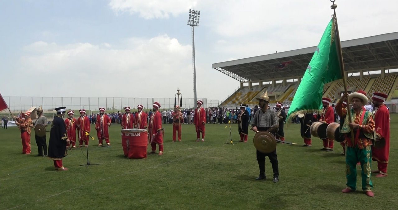 Muş’ta 19 Mayıs coşkuyla kutlandı