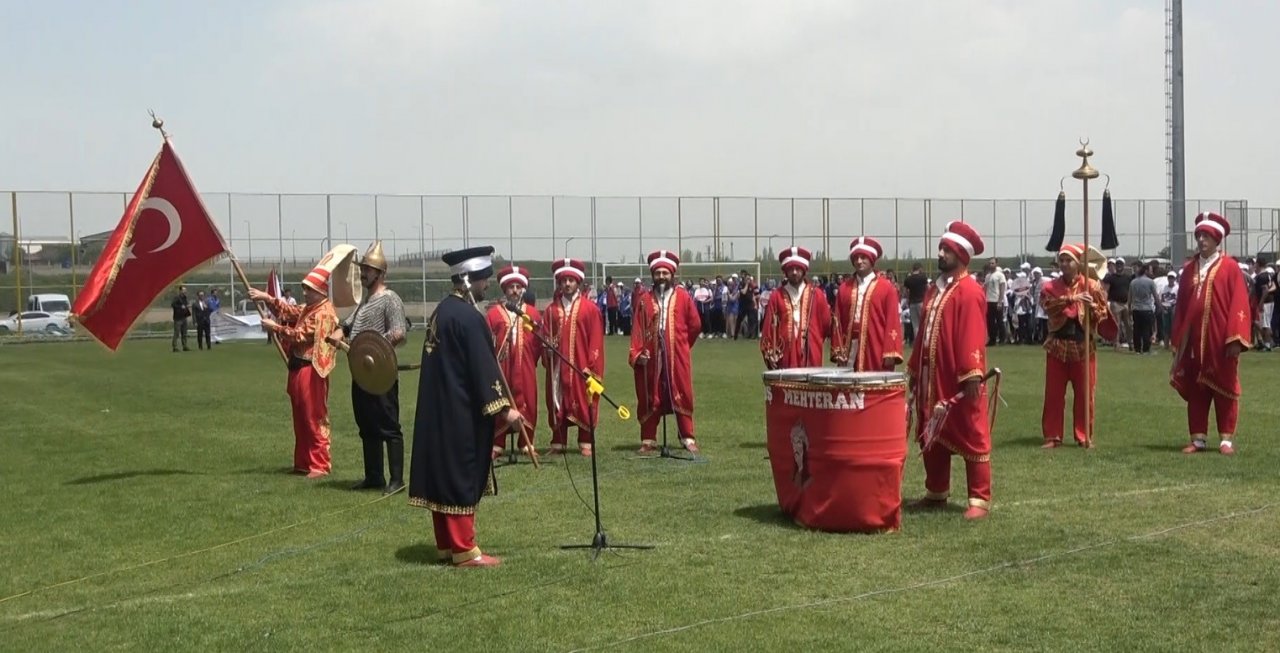 Muş’ta 19 Mayıs coşkuyla kutlandı