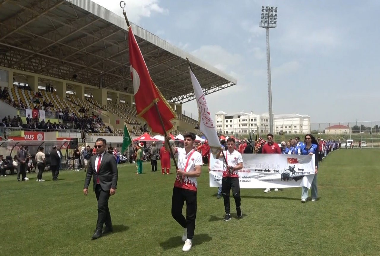 Muş’ta 19 Mayıs coşkuyla kutlandı