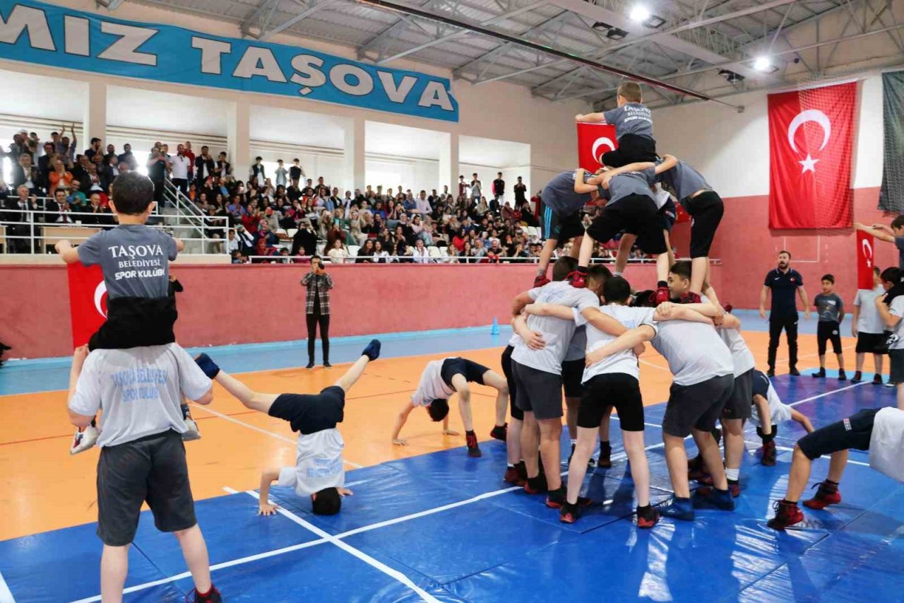 Taşova’da 19 Mayıs coşkusu