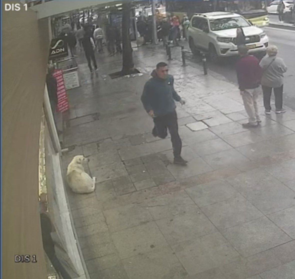 İstanbul’da bıçaklı ev sahibi dehşeti kamerada: Kiracısından 10 bin lira zam istemiş