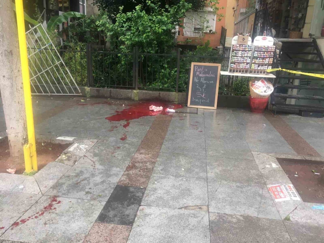 İstanbul’da bıçaklı ev sahibi dehşeti kamerada: Kiracısından 10 bin lira zam istemiş