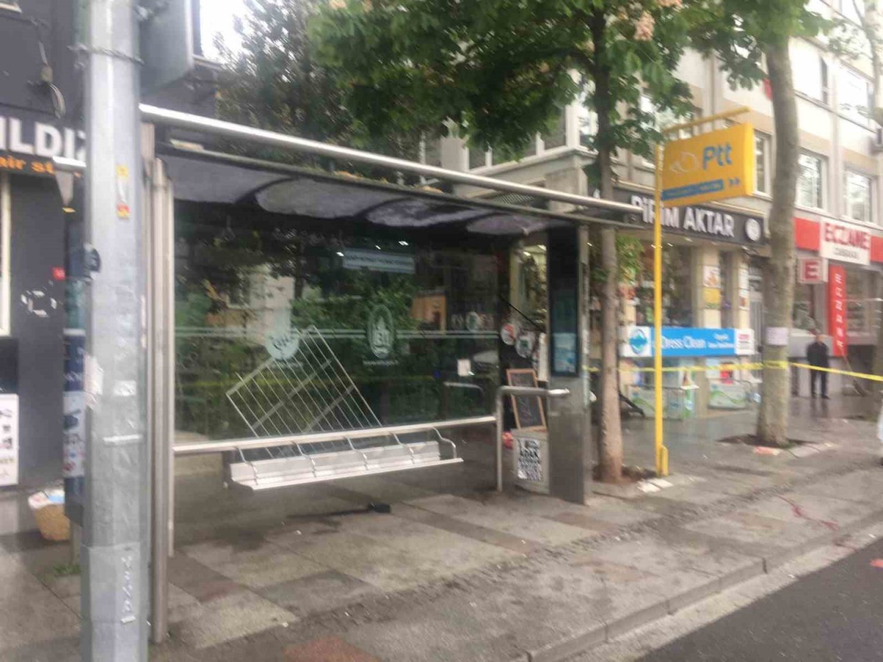 İstanbul’da bıçaklı ev sahibi dehşeti kamerada: Kiracısından 10 bin lira zam istemiş