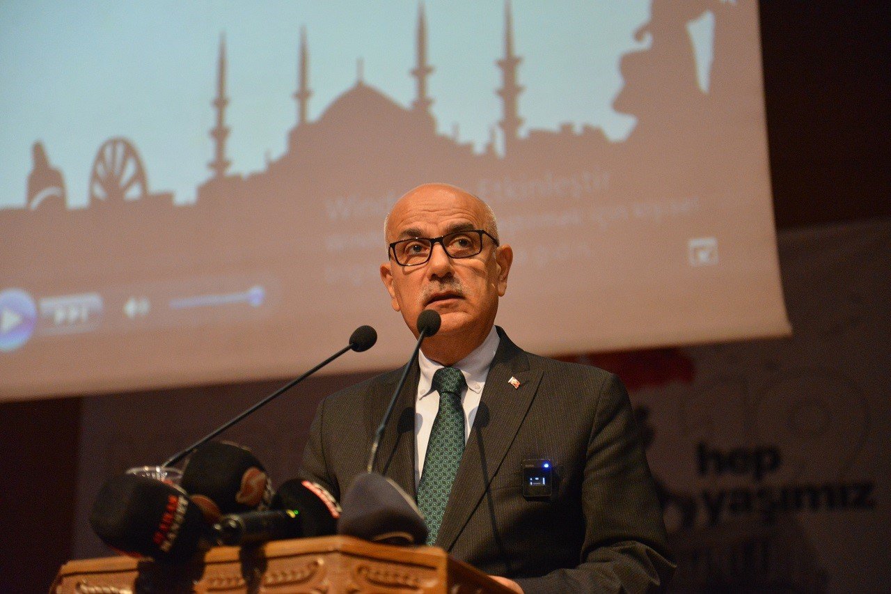 Bakan Kirişçi: "Bu millet gençlerine inanıyor ve güveniyor"
