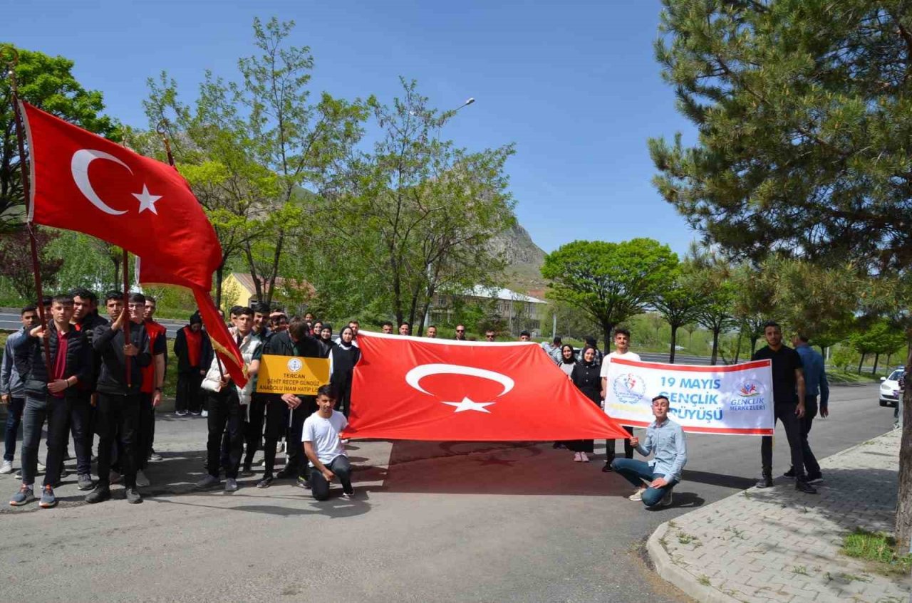 Tercan’da Gençlik Yürüyüşü yapıldı