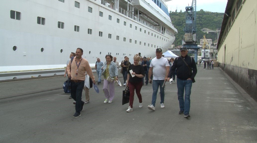 Turizm sezonunda Trabzon’a ilk kruvaziyer gemisi geldi