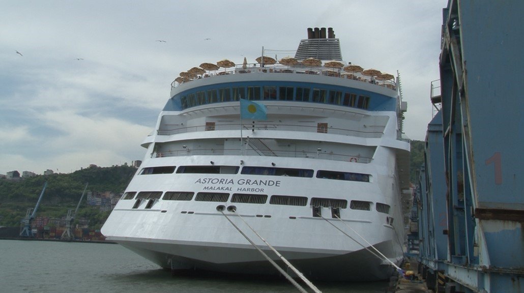 Turizm sezonunda Trabzon’a ilk kruvaziyer gemisi geldi