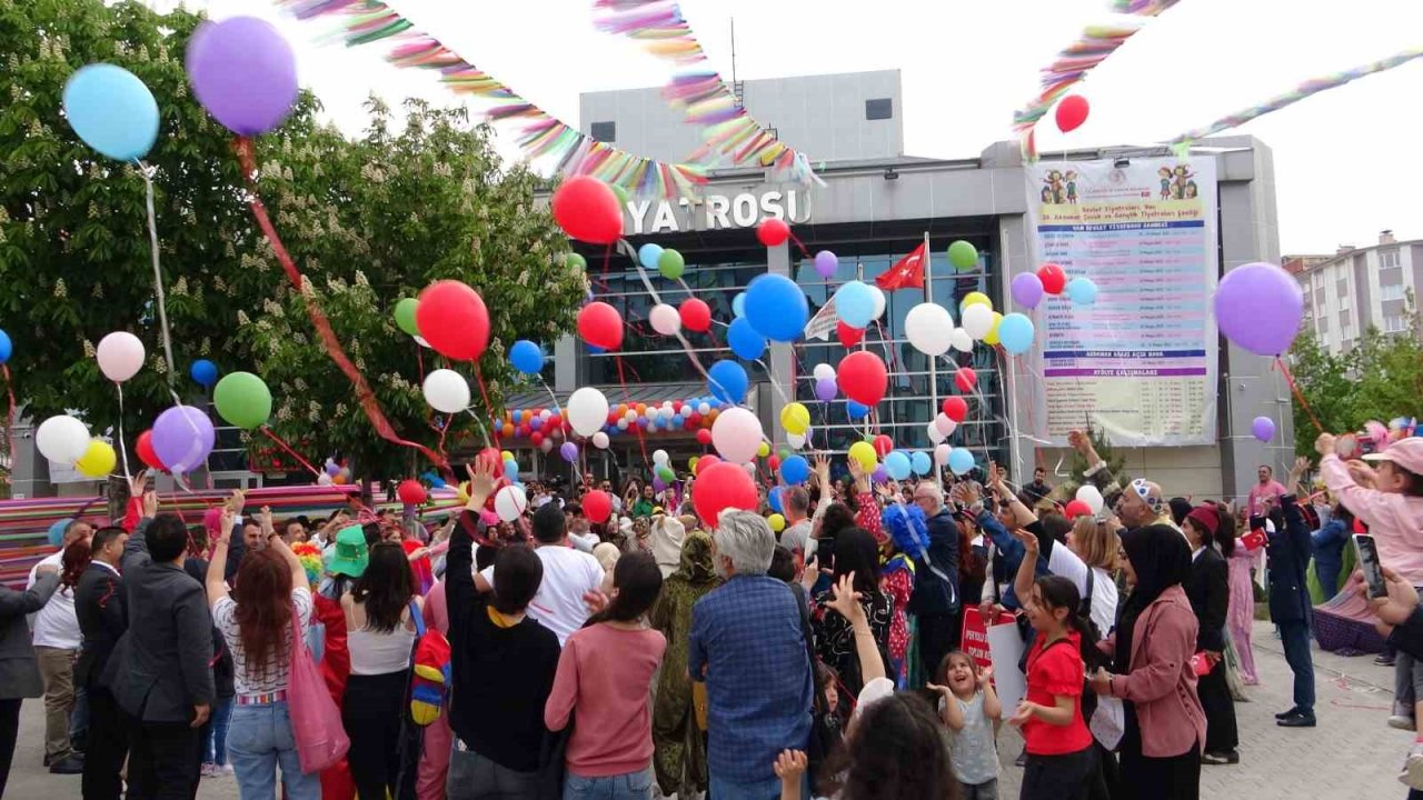 Van Akdamar Çocuk ve Gençlik Tiyatroları Şenliği başladı