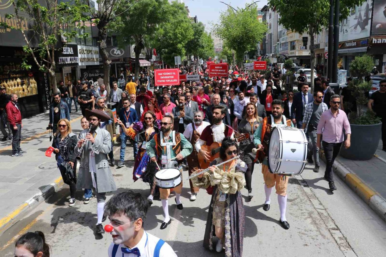 Van Akdamar Çocuk ve Gençlik Tiyatroları Şenliği başladı