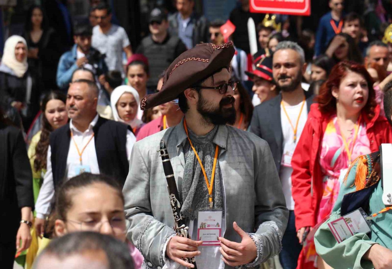 Van Akdamar Çocuk ve Gençlik Tiyatroları Şenliği başladı