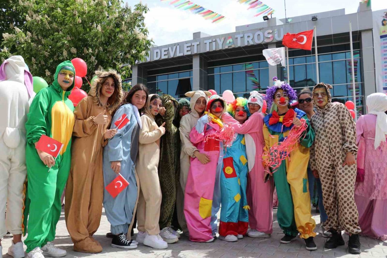 Van Akdamar Çocuk ve Gençlik Tiyatroları Şenliği başladı