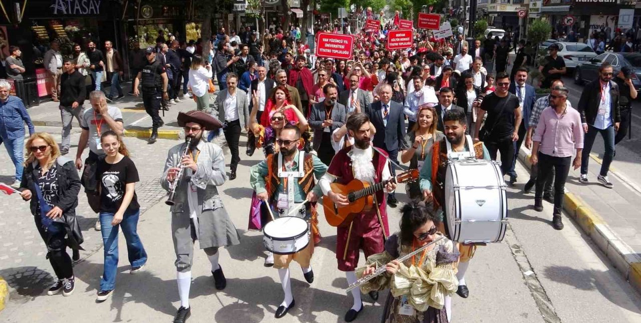 Van Akdamar Çocuk ve Gençlik Tiyatroları Şenliği başladı